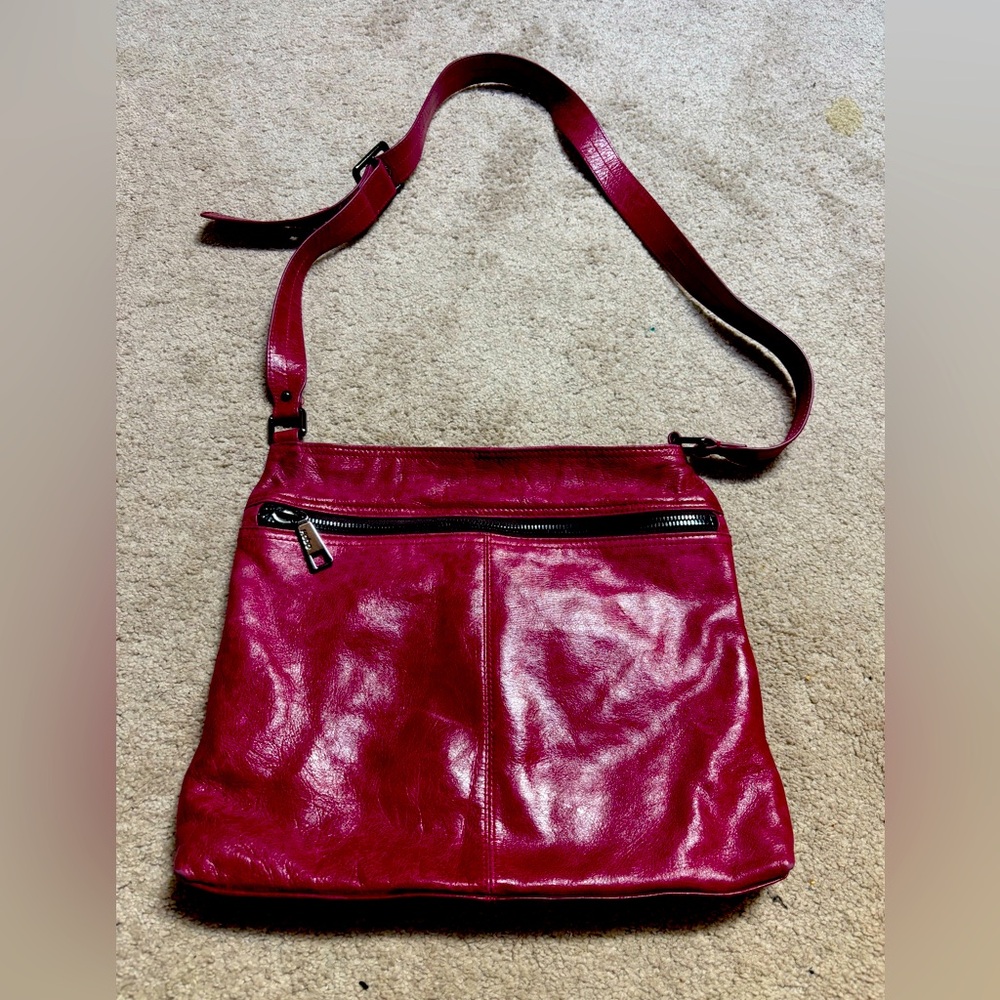 Amazing crossbodyHobo in Raspberry Leather🤩